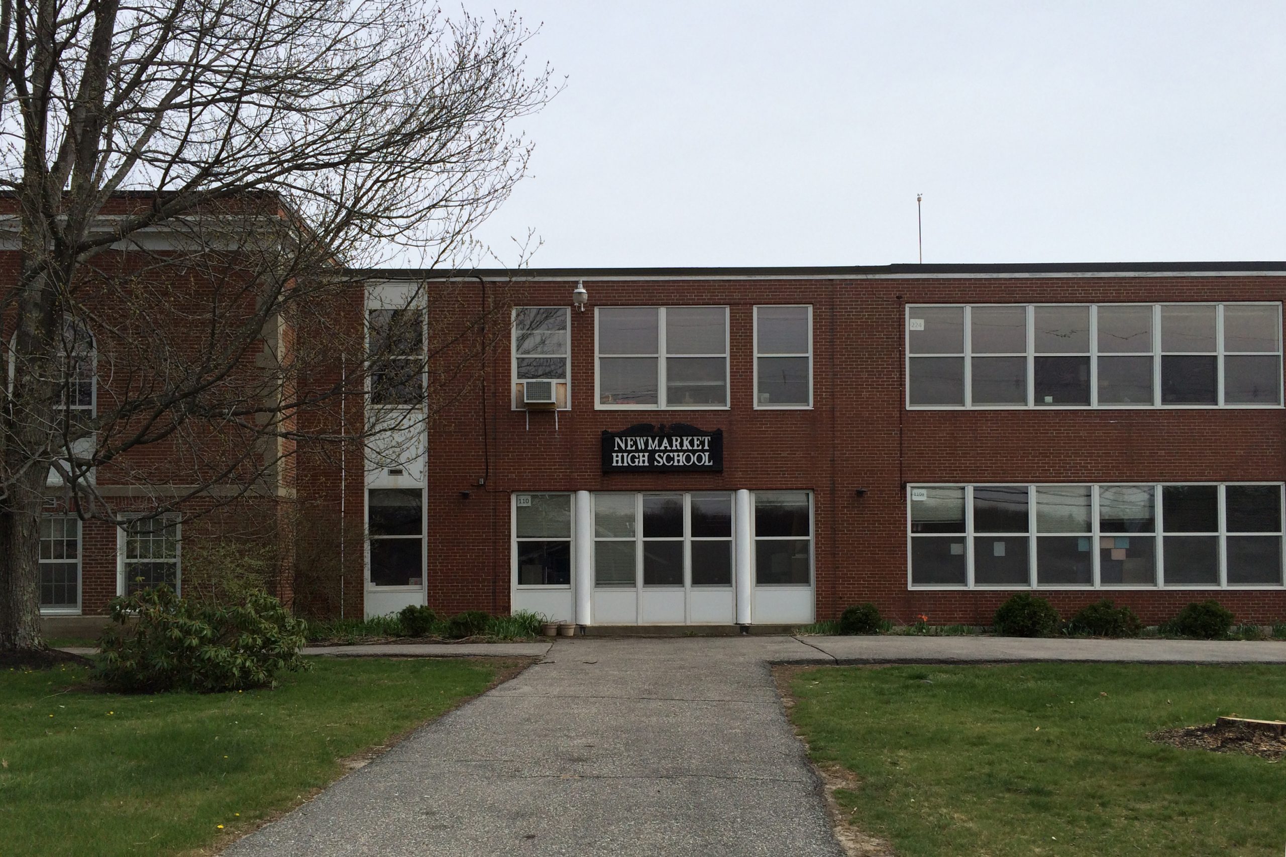 Newmarket Jr. / Sr. High School Achitectural Project - Banwell Architects